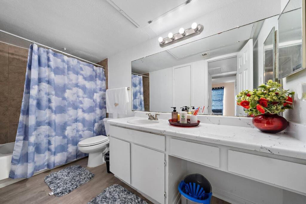 Cozy, Dedicated Workspace, Fast Wi-Fi Apartment Houston Exterior photo