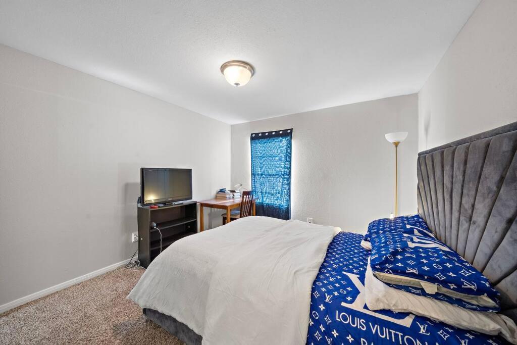 Cozy, Dedicated Workspace, Fast Wi-Fi Apartment Houston Exterior photo