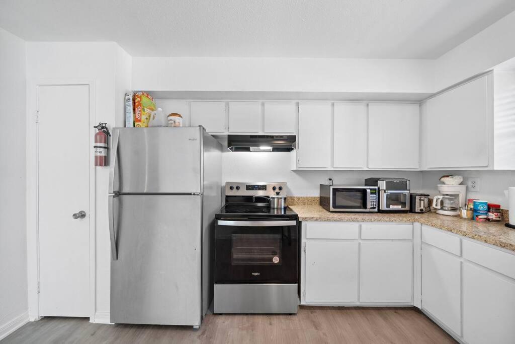 Cozy, Dedicated Workspace, Fast Wi-Fi Apartment Houston Exterior photo